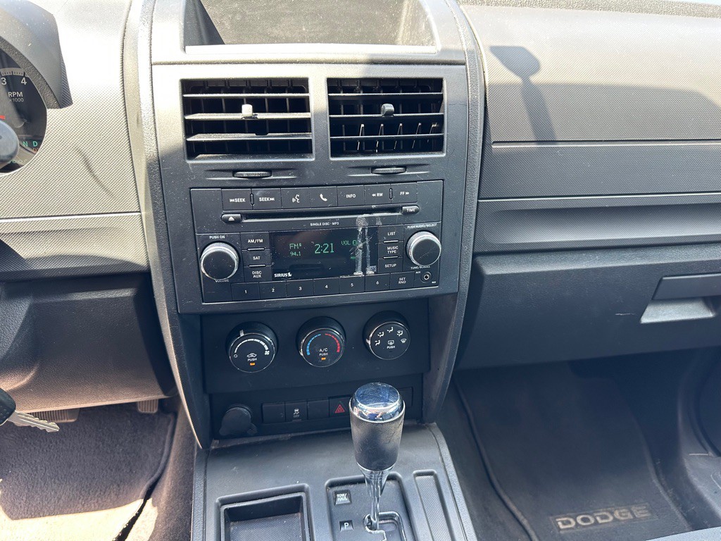 2011 Dodge Nitro Image 21