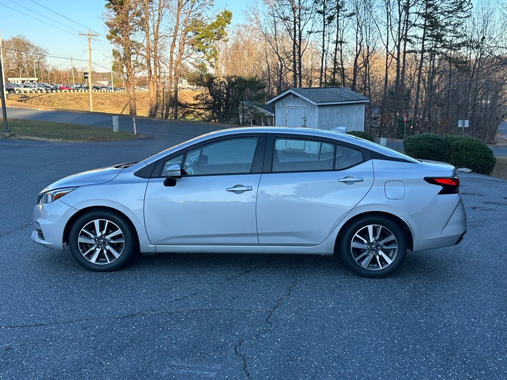 2020 Nissan Versa Image 2