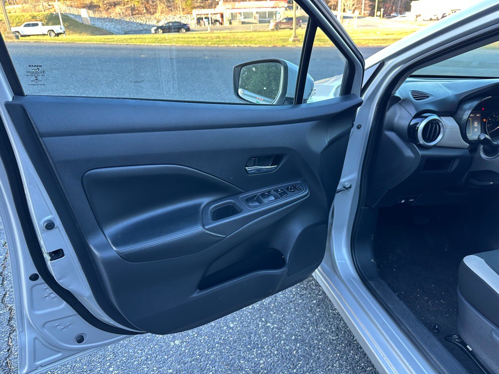 2020 Nissan Versa Image 11