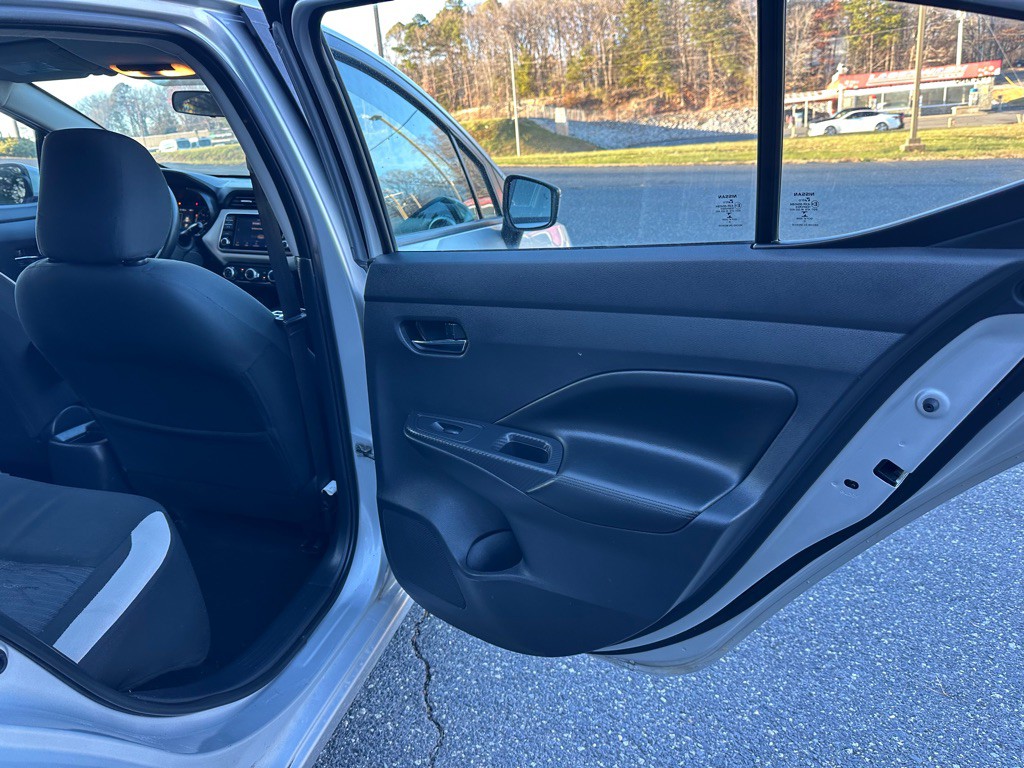 2020 Nissan Versa Image 15