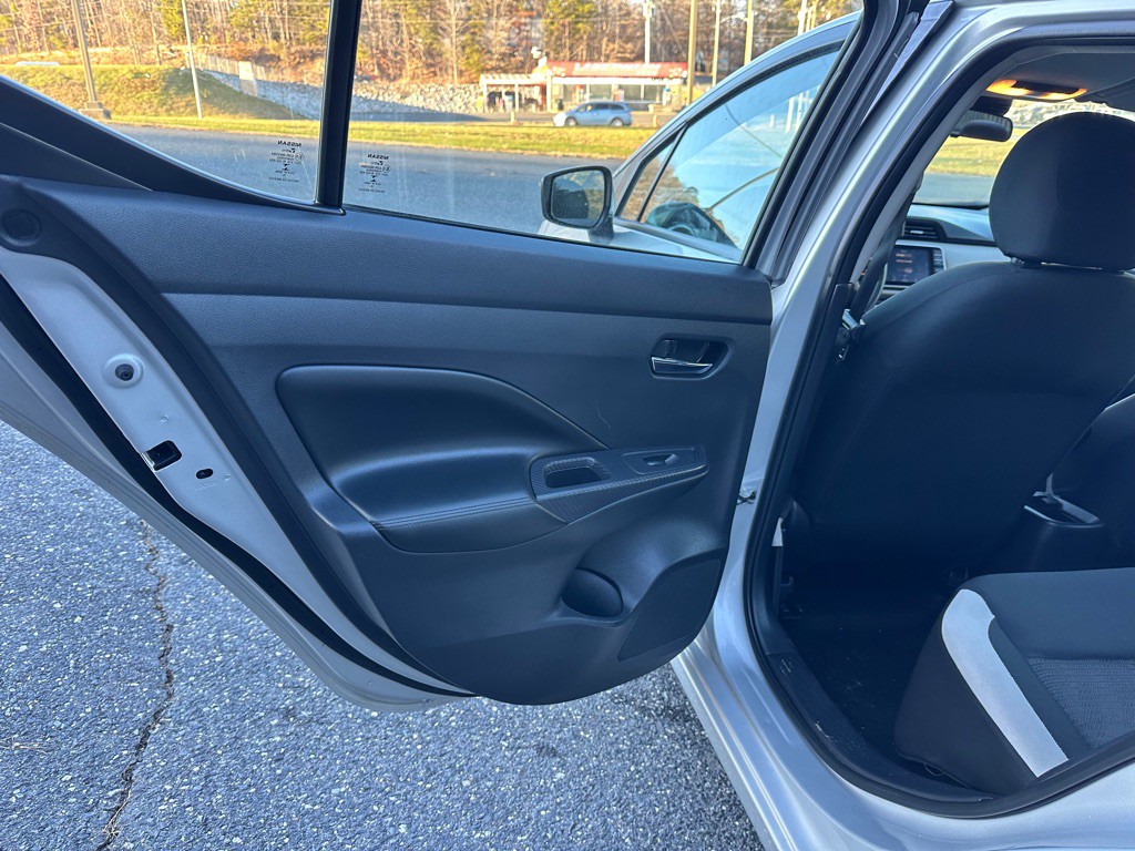 2020 Nissan Versa Image 17