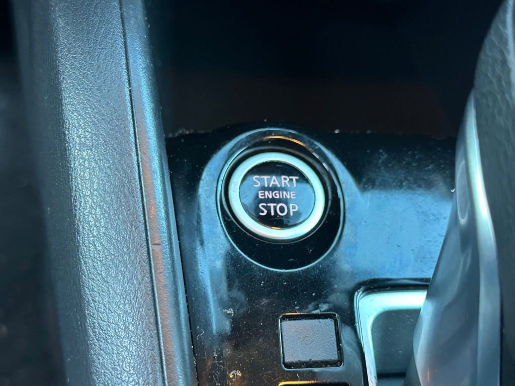 2020 Nissan Versa Image 25