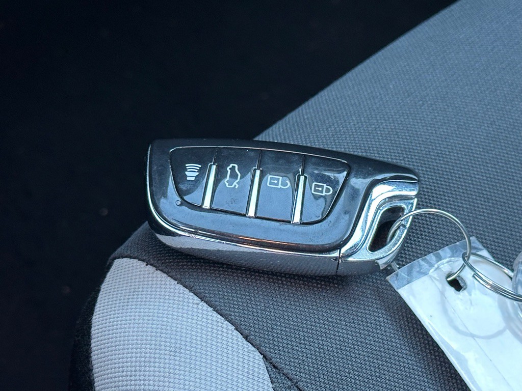 2020 Nissan Versa Image 27