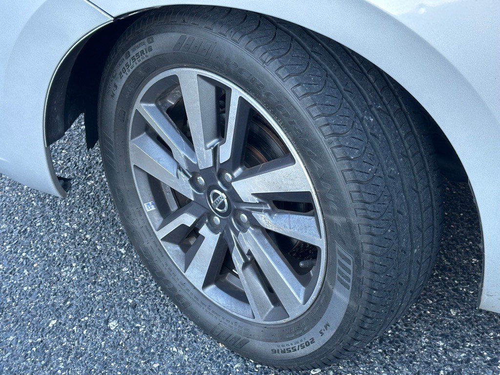 2020 Nissan Versa Image 30