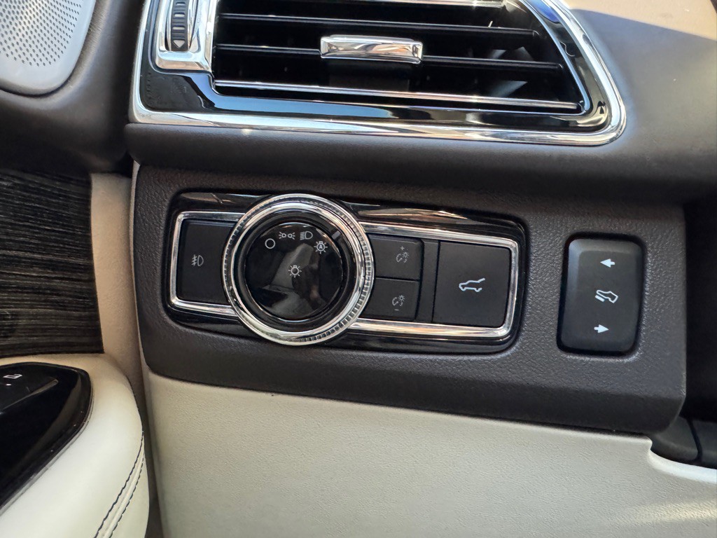 2020 Lincoln Navigator Image 33