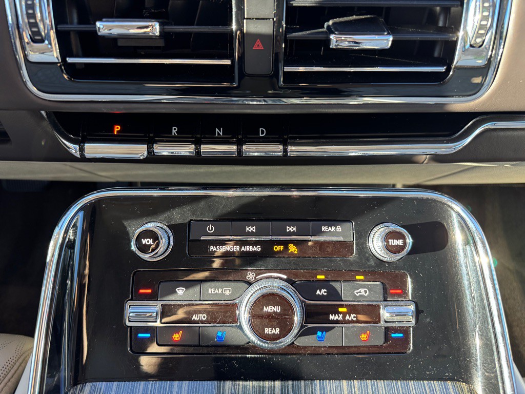 2020 Lincoln Navigator Image 40