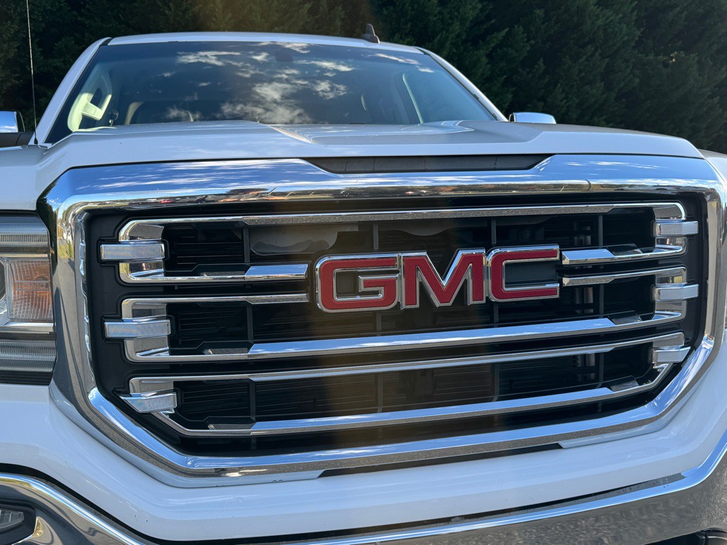 2017 GMC Sierra Image 2