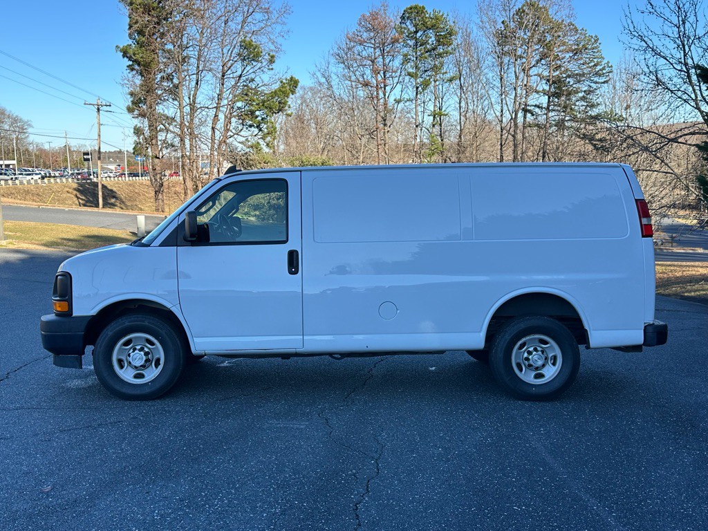 2017 Chevrolet Express Image 2