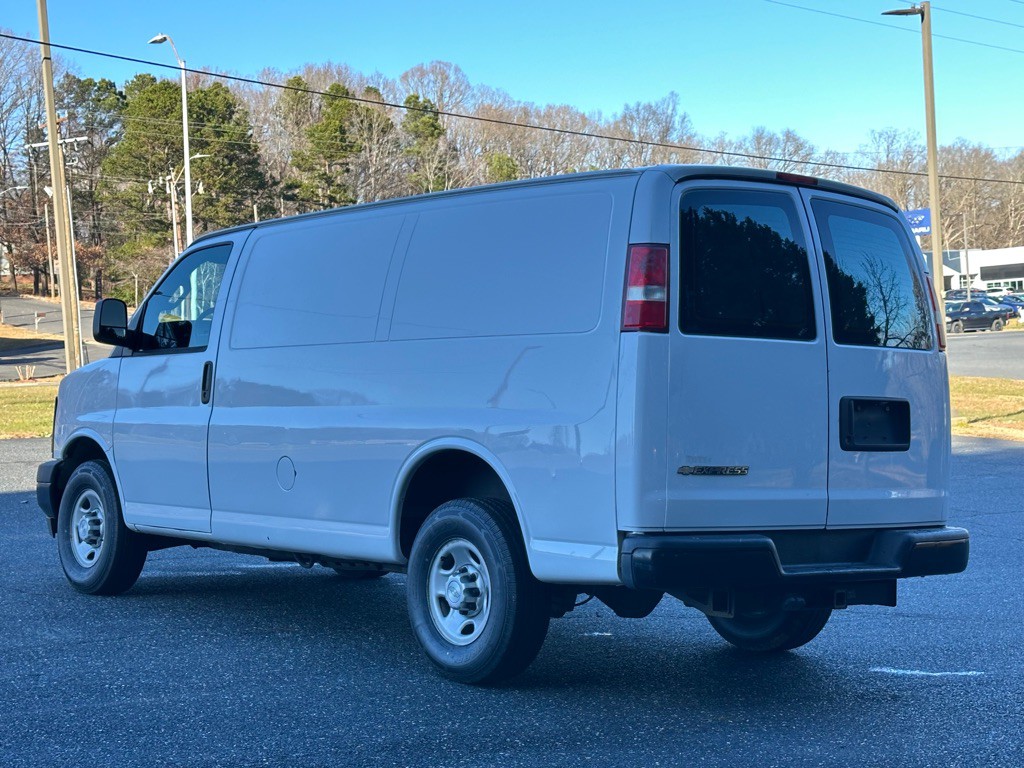 2017 Chevrolet Express Image 3