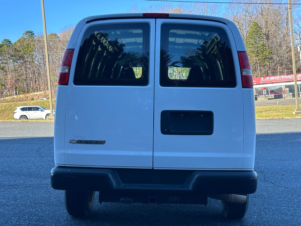 2017 Chevrolet Express Image 6