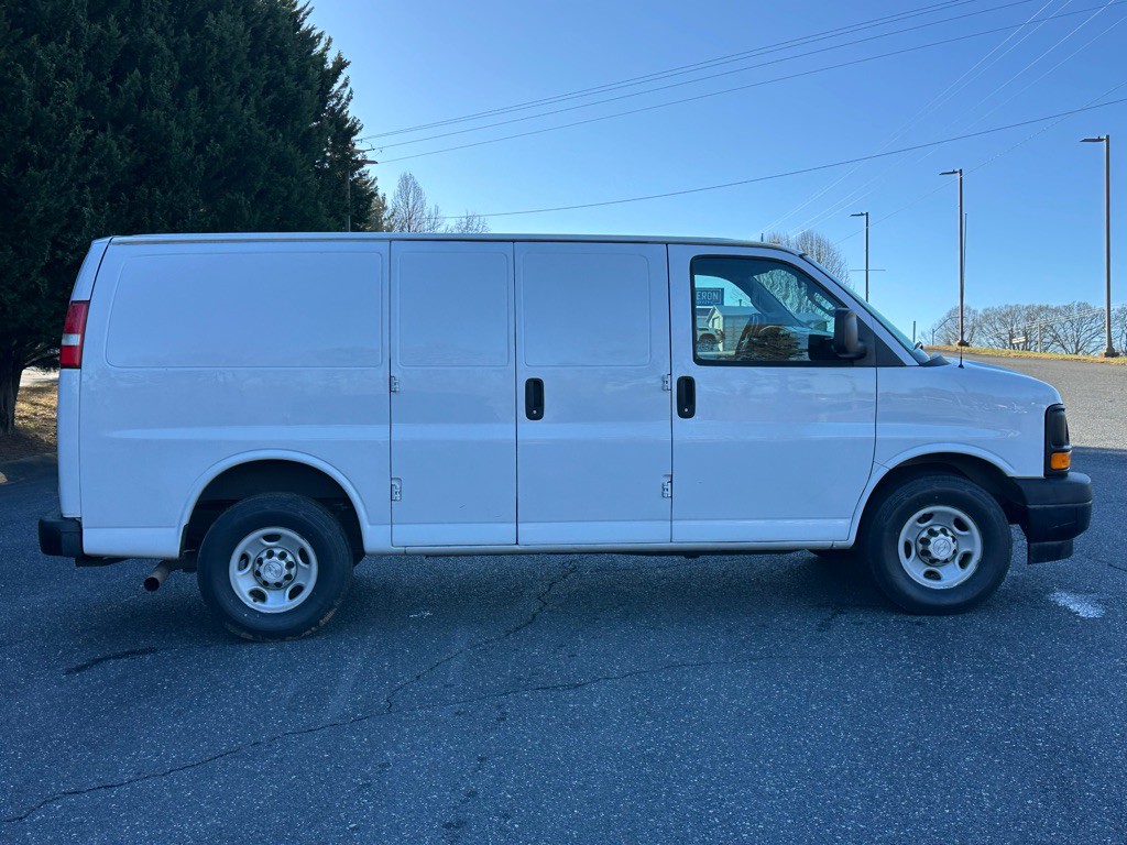 2017 Chevrolet Express Image 8