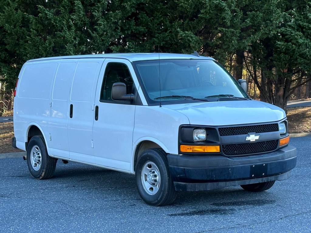 2017 Chevrolet Express Image 9