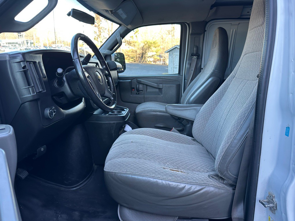 2017 Chevrolet Express Image 11