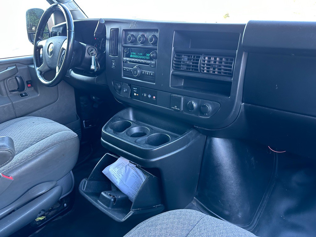 2017 Chevrolet Express Image 14