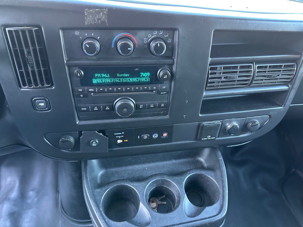 2017 Chevrolet Express Image 20