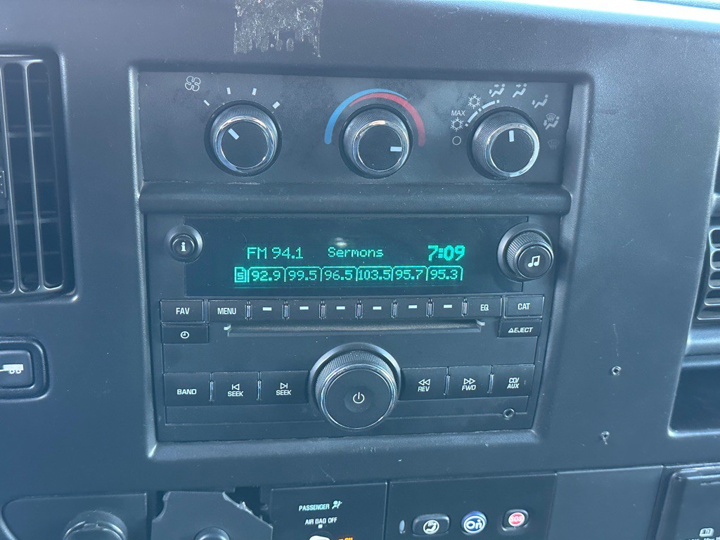 2017 Chevrolet Express Image 21