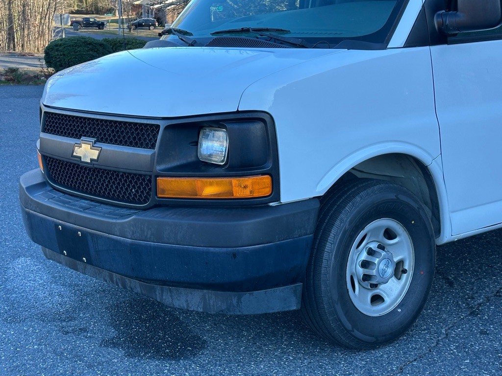 2017 Chevrolet Express Image 23