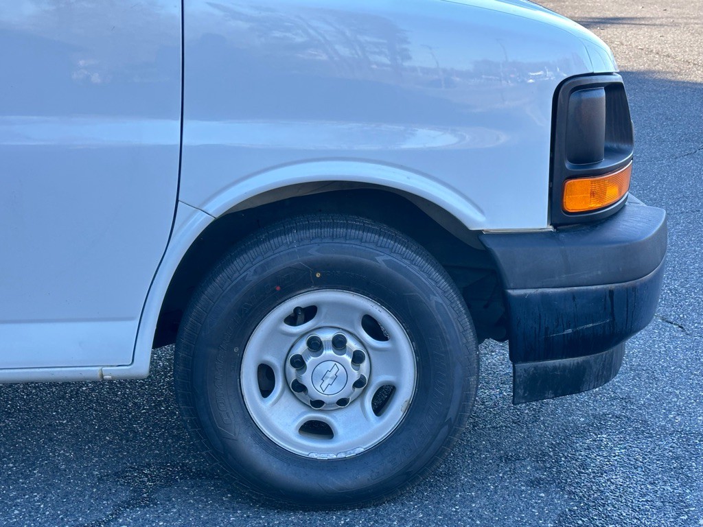 2017 Chevrolet Express Image 27