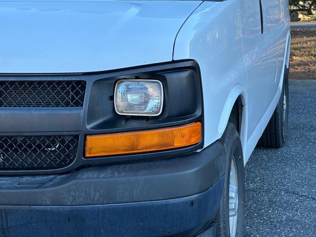 2017 Chevrolet Express Image 28