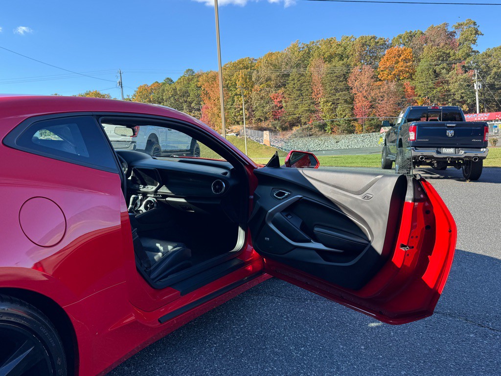 2017 Chevrolet Camaro Image 9