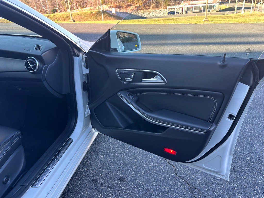 2018 Mercedes-Benz CLA-Class Image 16