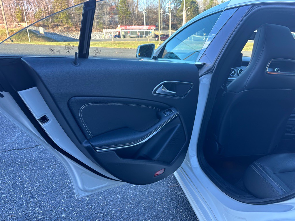 2018 Mercedes-Benz CLA-Class Image 19