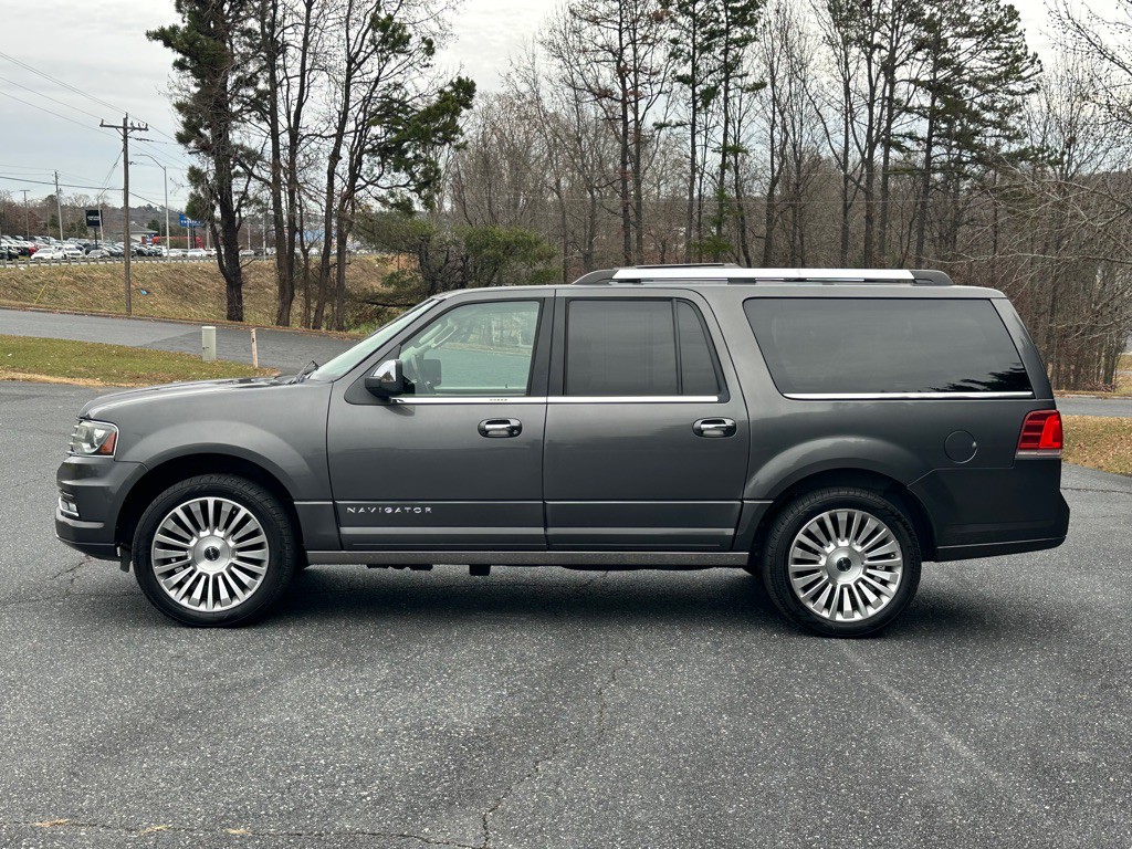 2015 Lincoln Navigator Image 2
