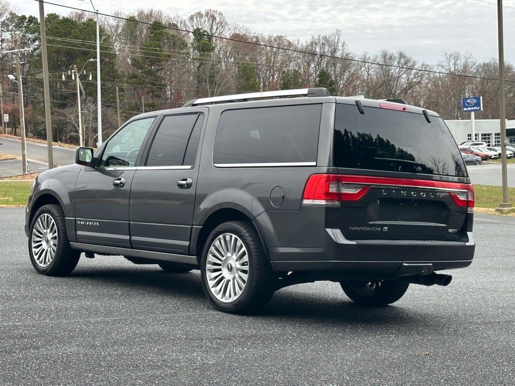 2015 Lincoln Navigator Image 3