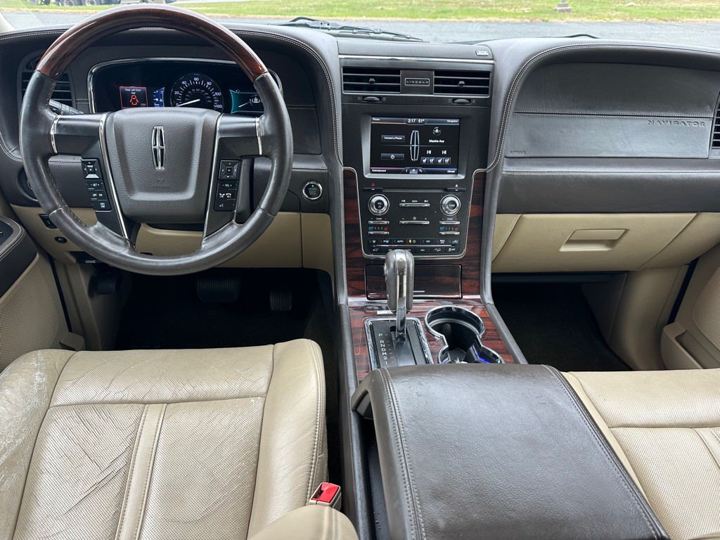2015 Lincoln Navigator Image 4
