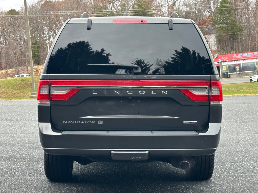 2015 Lincoln Navigator Image 8
