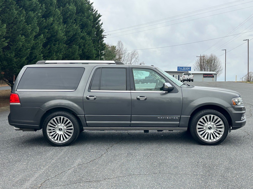 2015 Lincoln Navigator Image 10