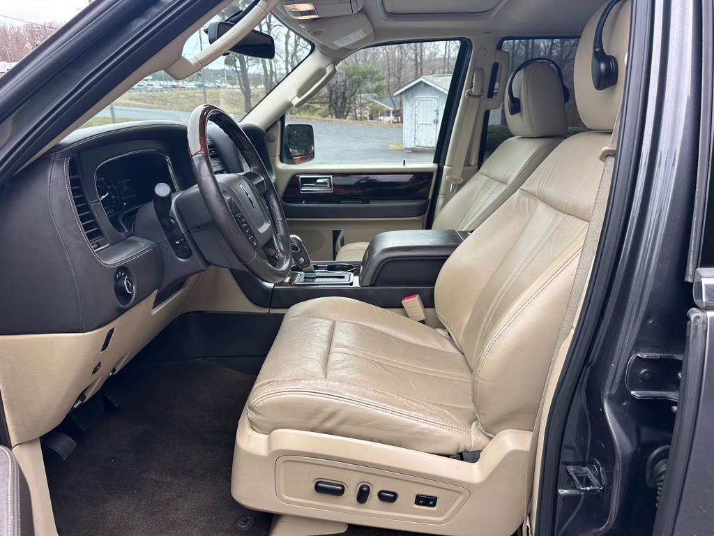 2015 Lincoln Navigator Image 13