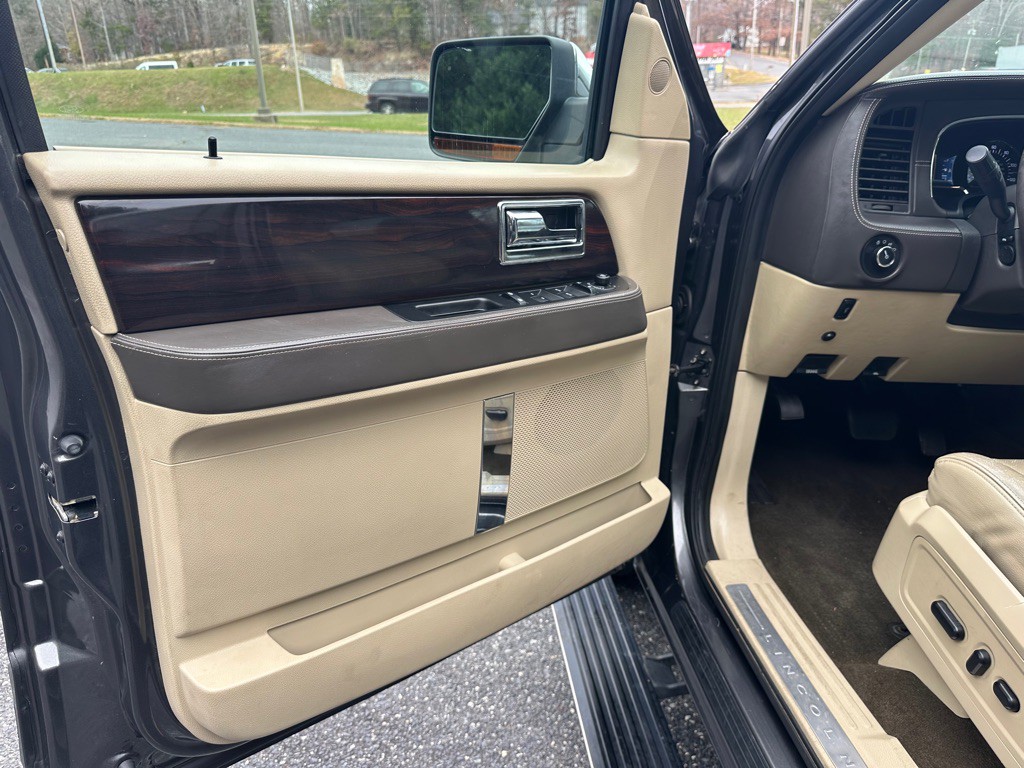 2015 Lincoln Navigator Image 14