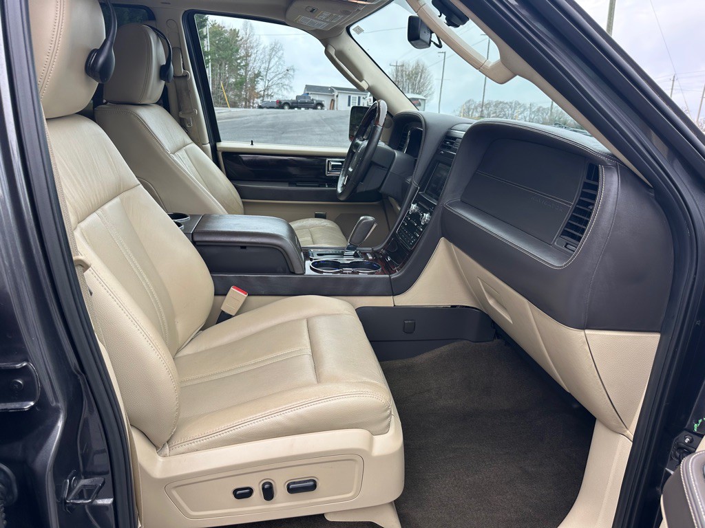 2015 Lincoln Navigator Image 15
