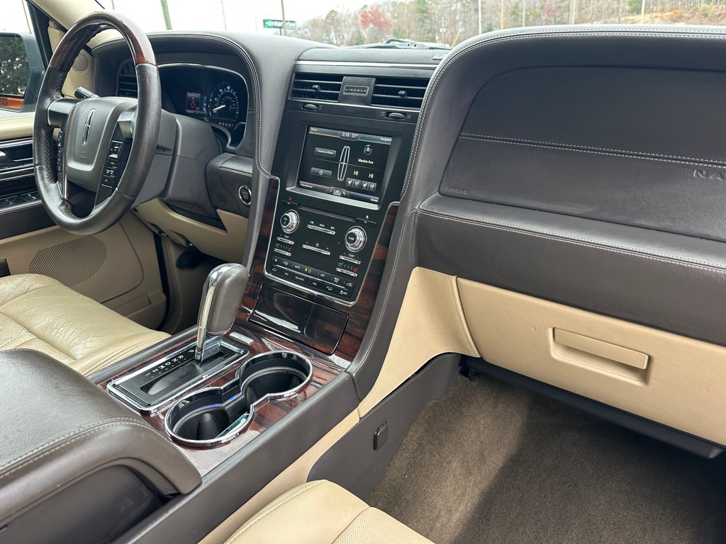 2015 Lincoln Navigator Image 16