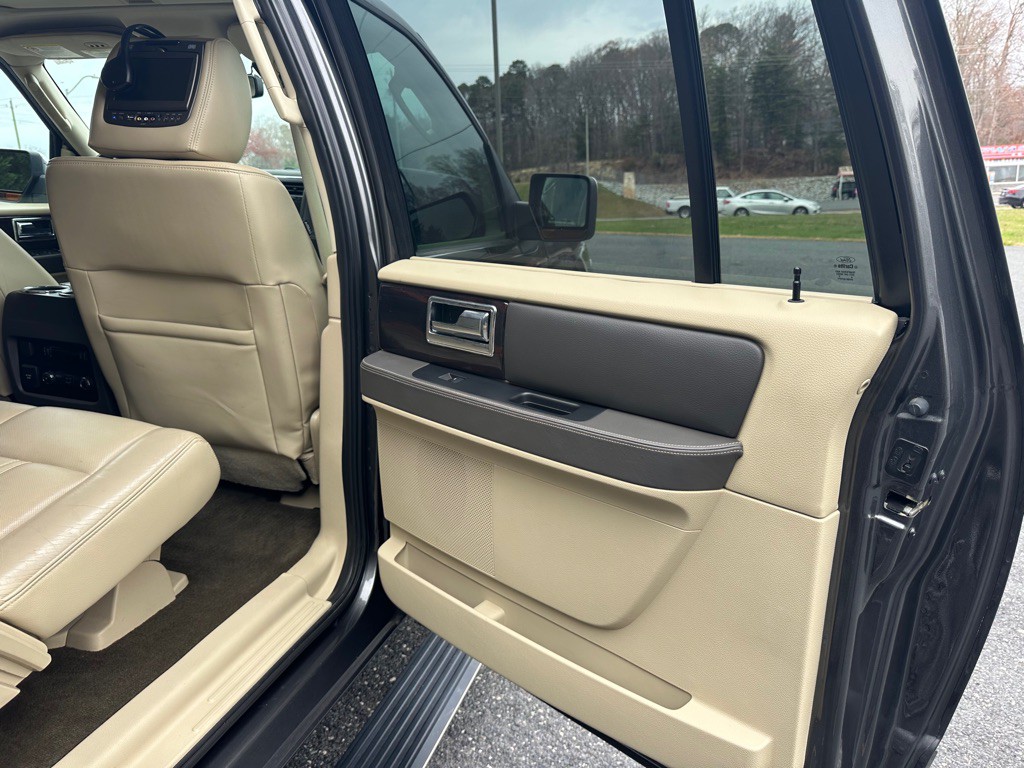 2015 Lincoln Navigator Image 18