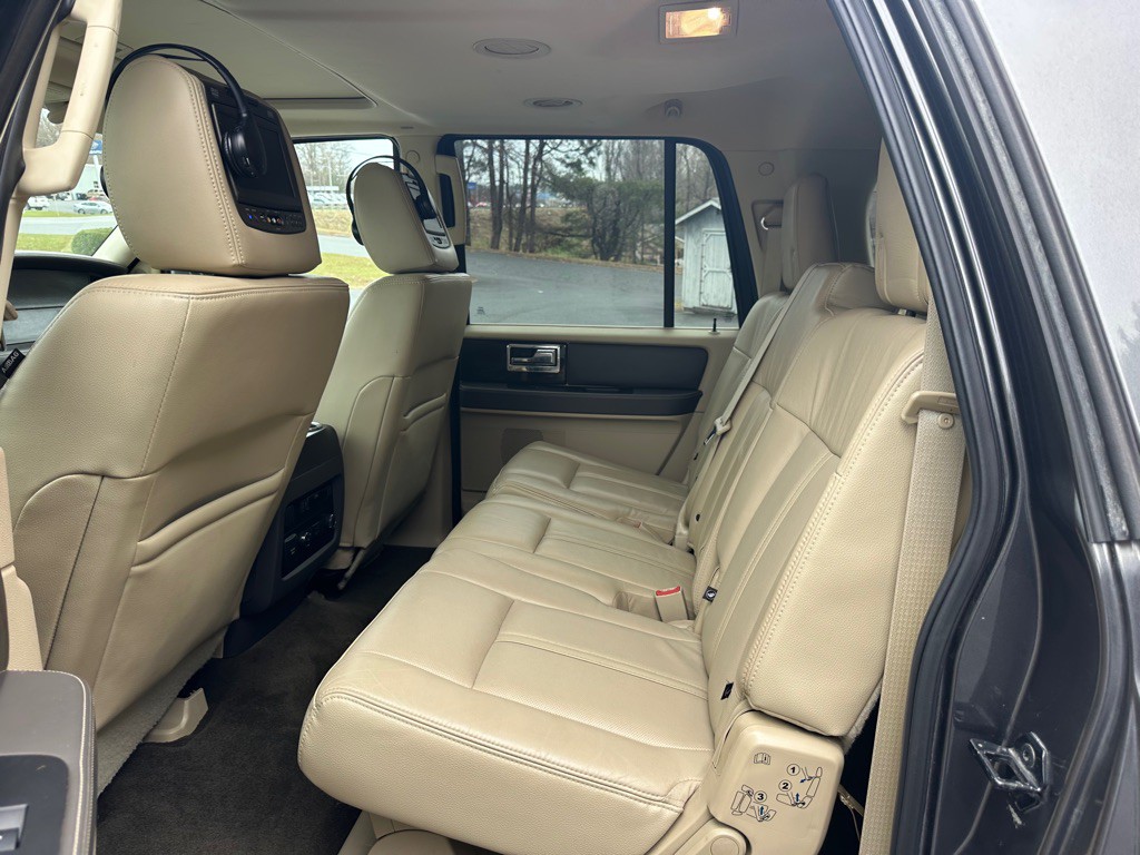 2015 Lincoln Navigator Image 22