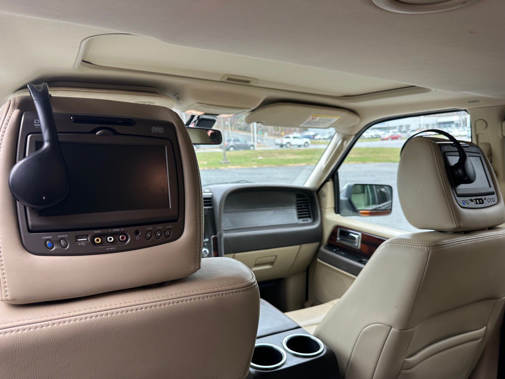 2015 Lincoln Navigator Image 23