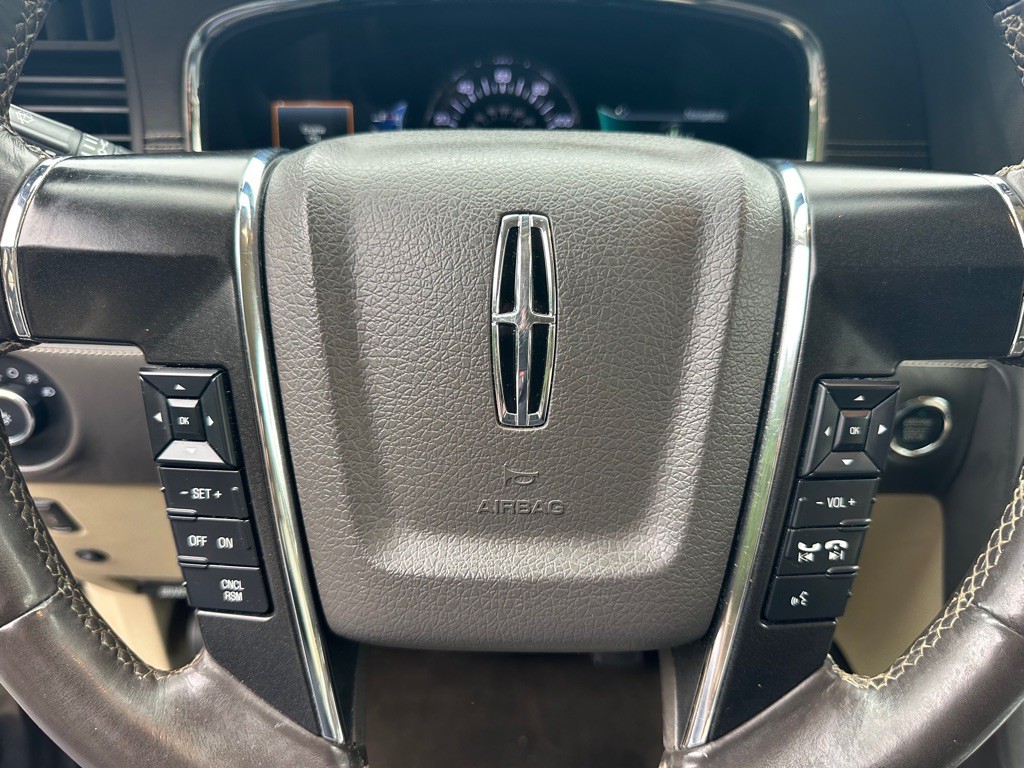2015 Lincoln Navigator Image 25