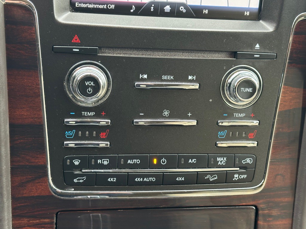 2015 Lincoln Navigator Image 29