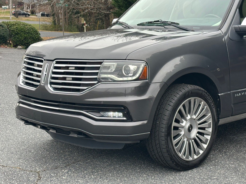 2015 Lincoln Navigator Image 35