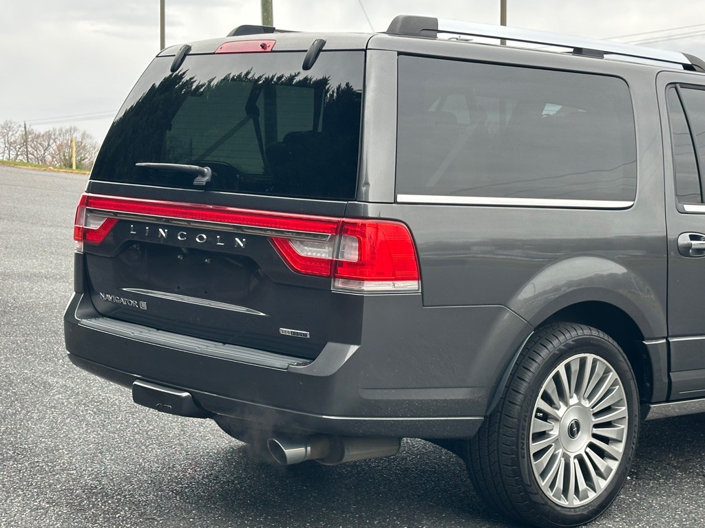 2015 Lincoln Navigator Image 41