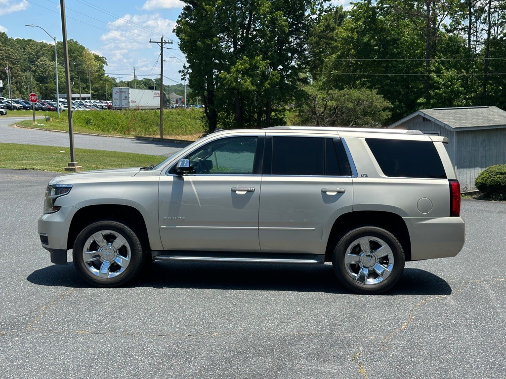 2015 Chevrolet Tahoe Image 2
