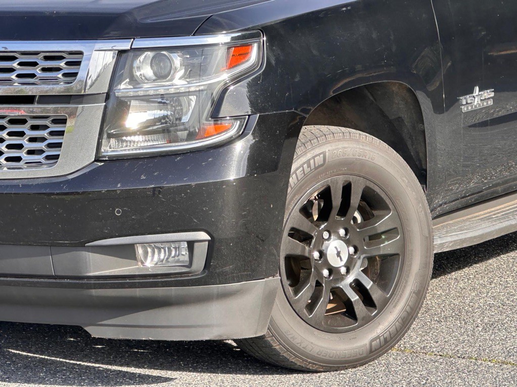 2018 Chevrolet Suburban Image 2