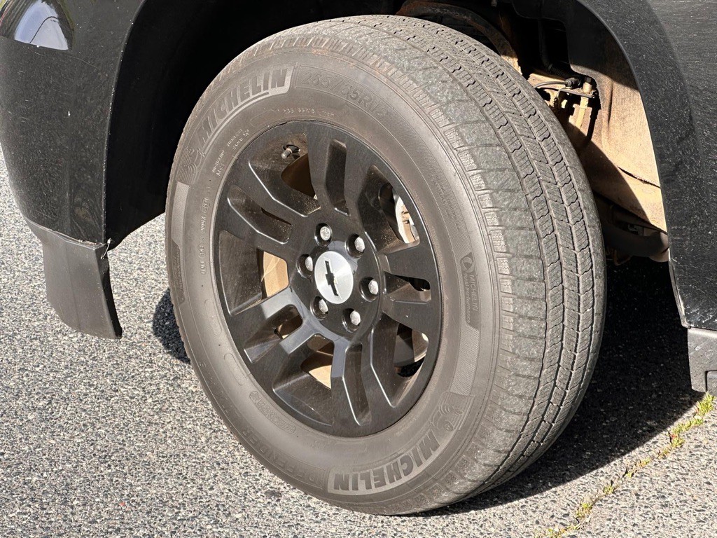 2018 Chevrolet Suburban Image 3