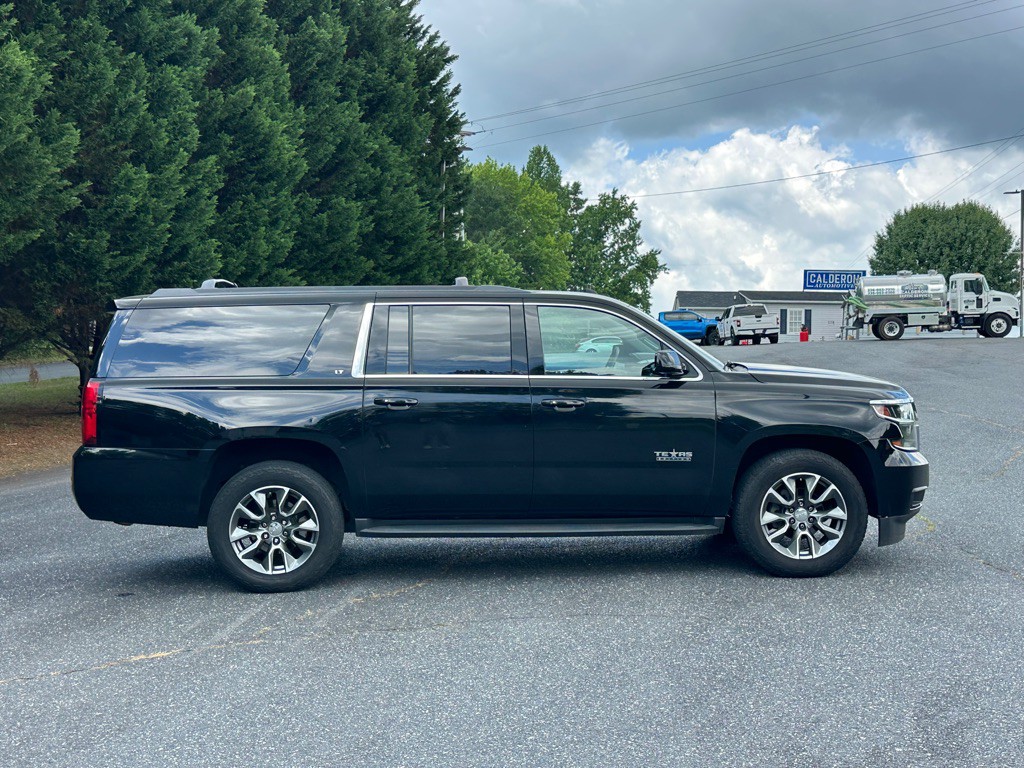 2018 Chevrolet Suburban Image 3