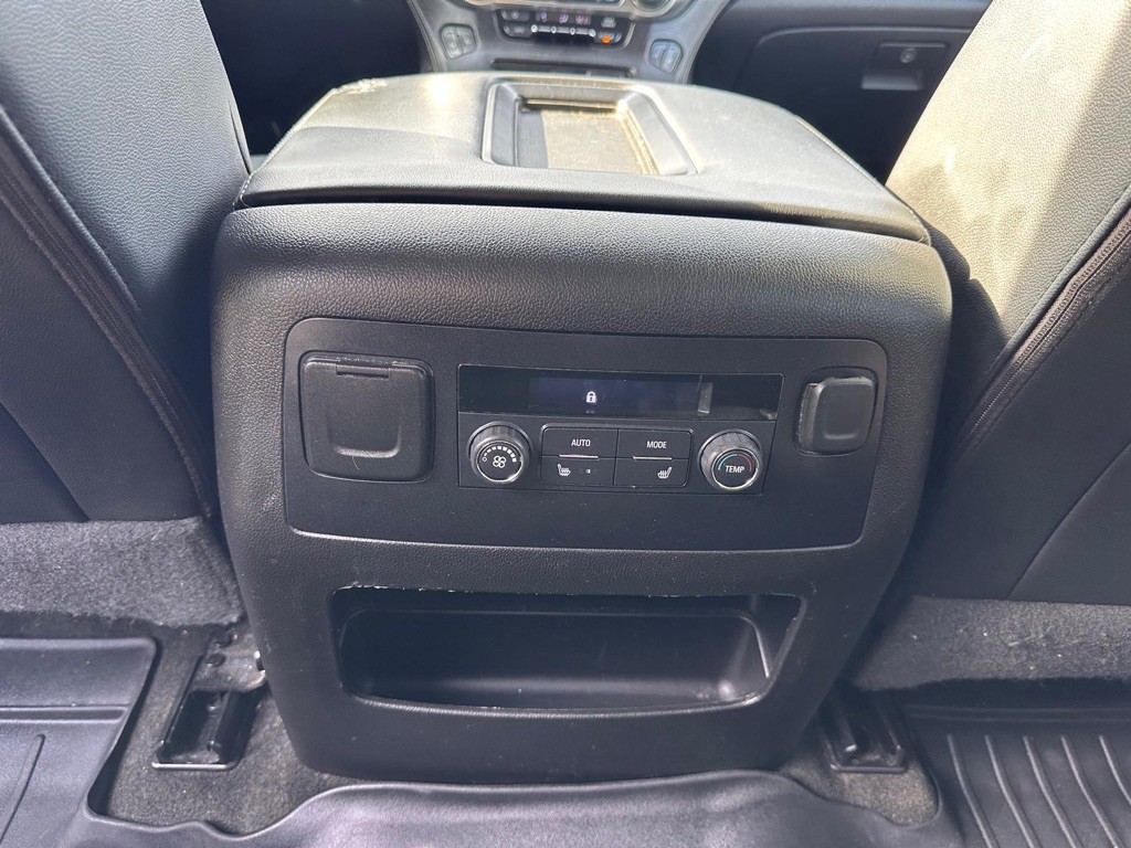 2018 Chevrolet Suburban Image 20