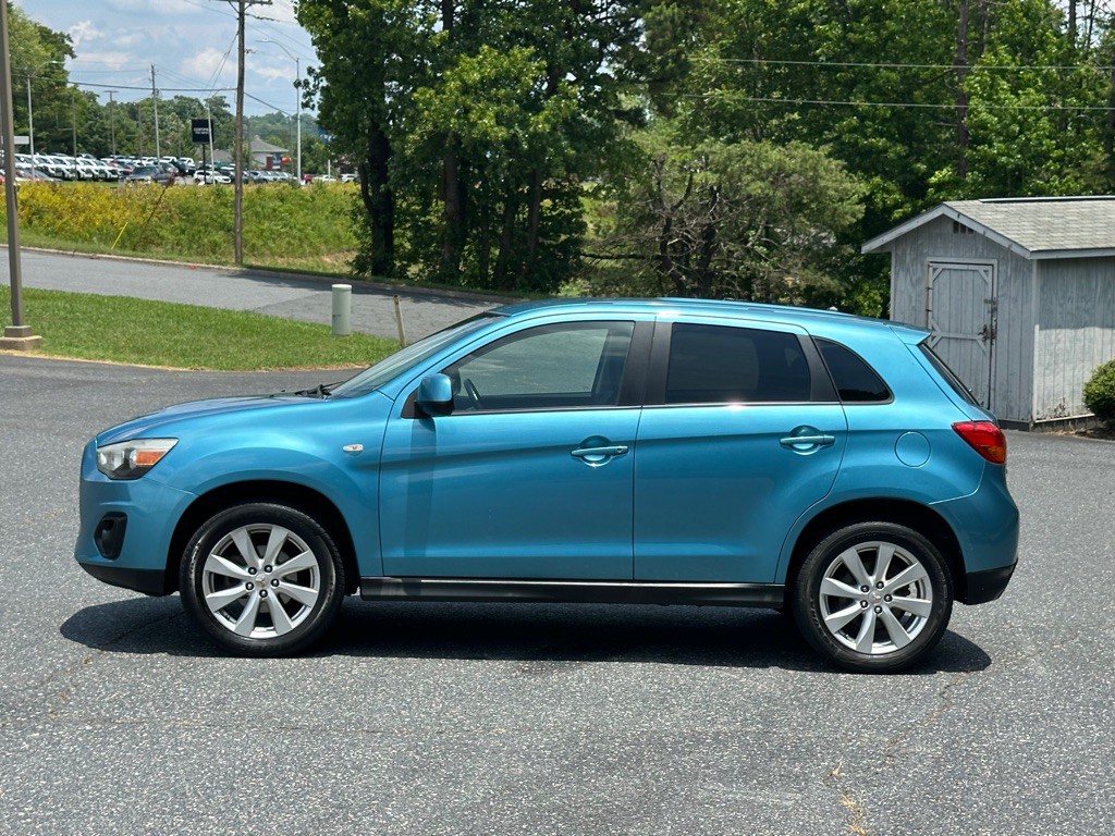 2014 Mitsubishi Outlander Image 2