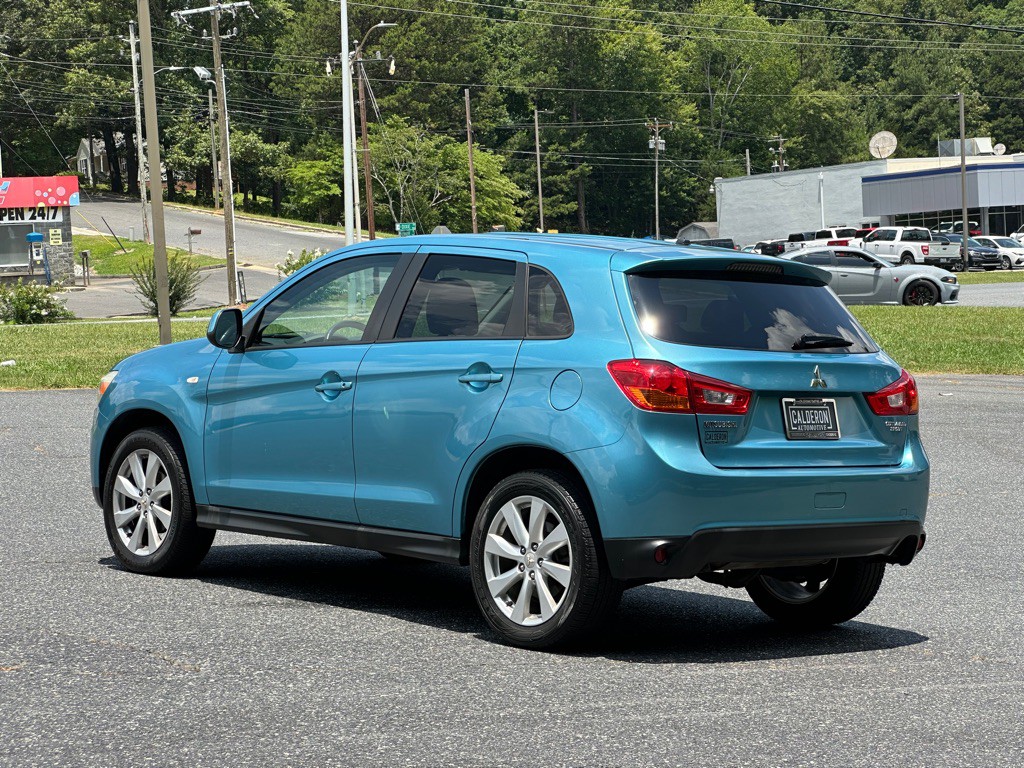 2014 Mitsubishi Outlander Image 3
