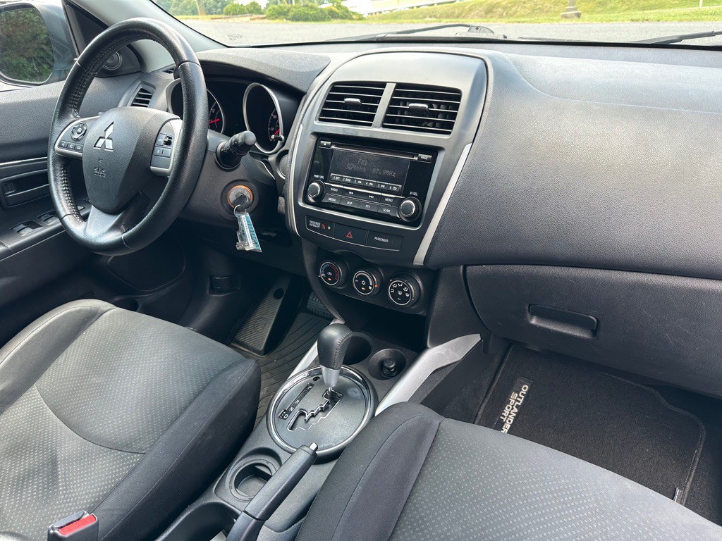 2014 Mitsubishi Outlander Image 15
